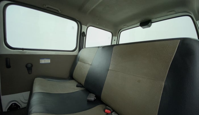 2016 Maruti Eeco 5 STR CNG WITH HTR, CNG, Manual, 55,338 km, Right Side Rear Door Cabin
