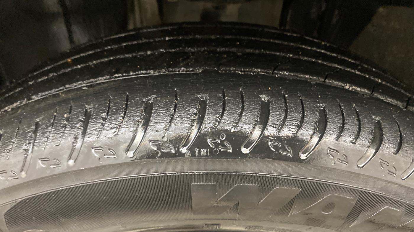 2022 Nissan MAGNITE XV PREMIUM TURBO CVT, Petrol, Automatic, 48,191 km, Left Front Tyre Tread