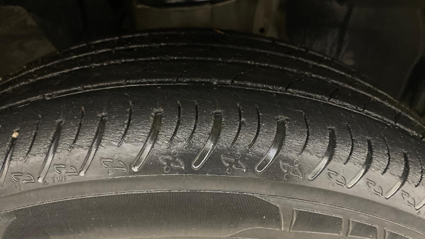 2022 Nissan MAGNITE XV PREMIUM TURBO CVT, Petrol, Automatic, 48,191 km, Right Front Tyre Tread