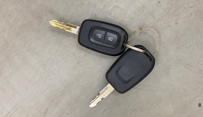 2020 Renault Kwid RXT 1.0 AMT (O), Petrol, Automatic, 54,112 km, Key Close Up