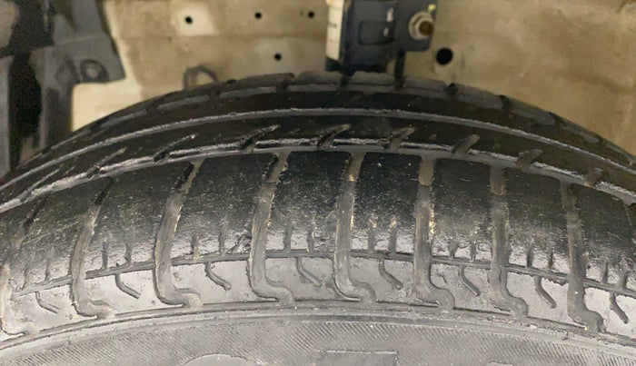 2016 Maruti Swift LXI OPT, Petrol, Manual, 28,192 km, Left Front Tyre Tread