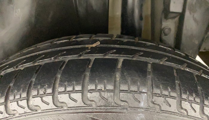 2016 Maruti Swift LXI OPT, Petrol, Manual, 28,192 km, Left Rear Tyre Tread