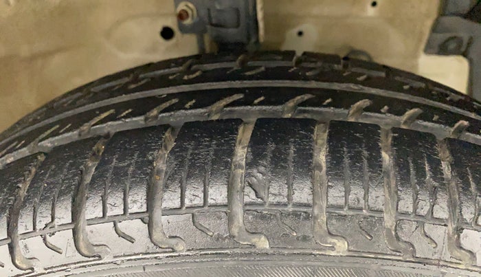 2016 Maruti Swift LXI OPT, Petrol, Manual, 28,192 km, Right Front Tyre Tread