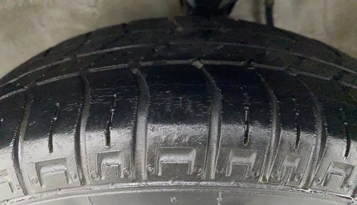 2017 Maruti Alto 800 LXI, Petrol, Manual, 39,560 km, Left Front Tyre Tread