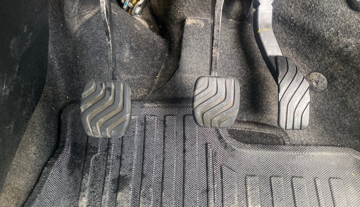 2022 Renault TRIBER RXZ, Petrol, Manual, 20,165 km, Pedals