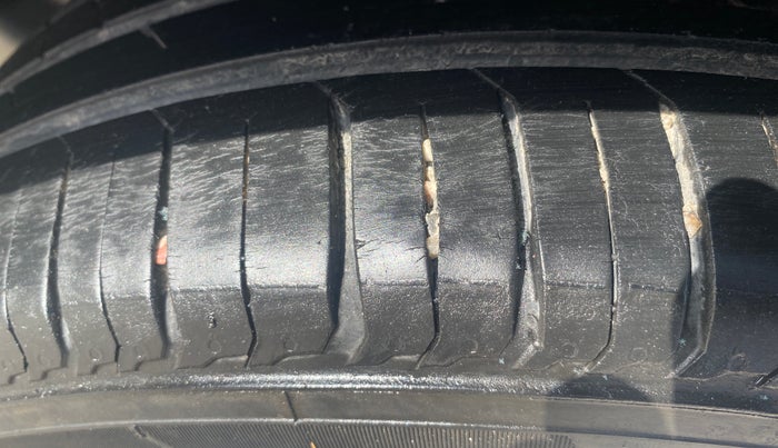 2022 Renault TRIBER RXZ, Petrol, Manual, 20,165 km, Left Rear Tyre Tread