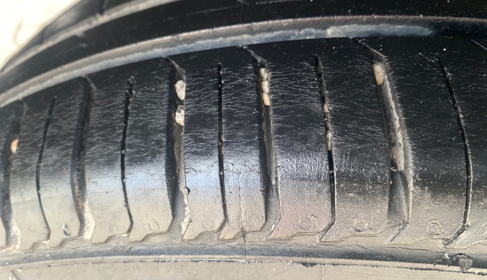 2022 Renault TRIBER RXZ, Petrol, Manual, 20,165 km, Right Rear Tyre Tread