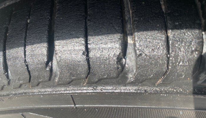 2022 Renault TRIBER RXZ, Petrol, Manual, 20,165 km, Left Front Tyre Tread