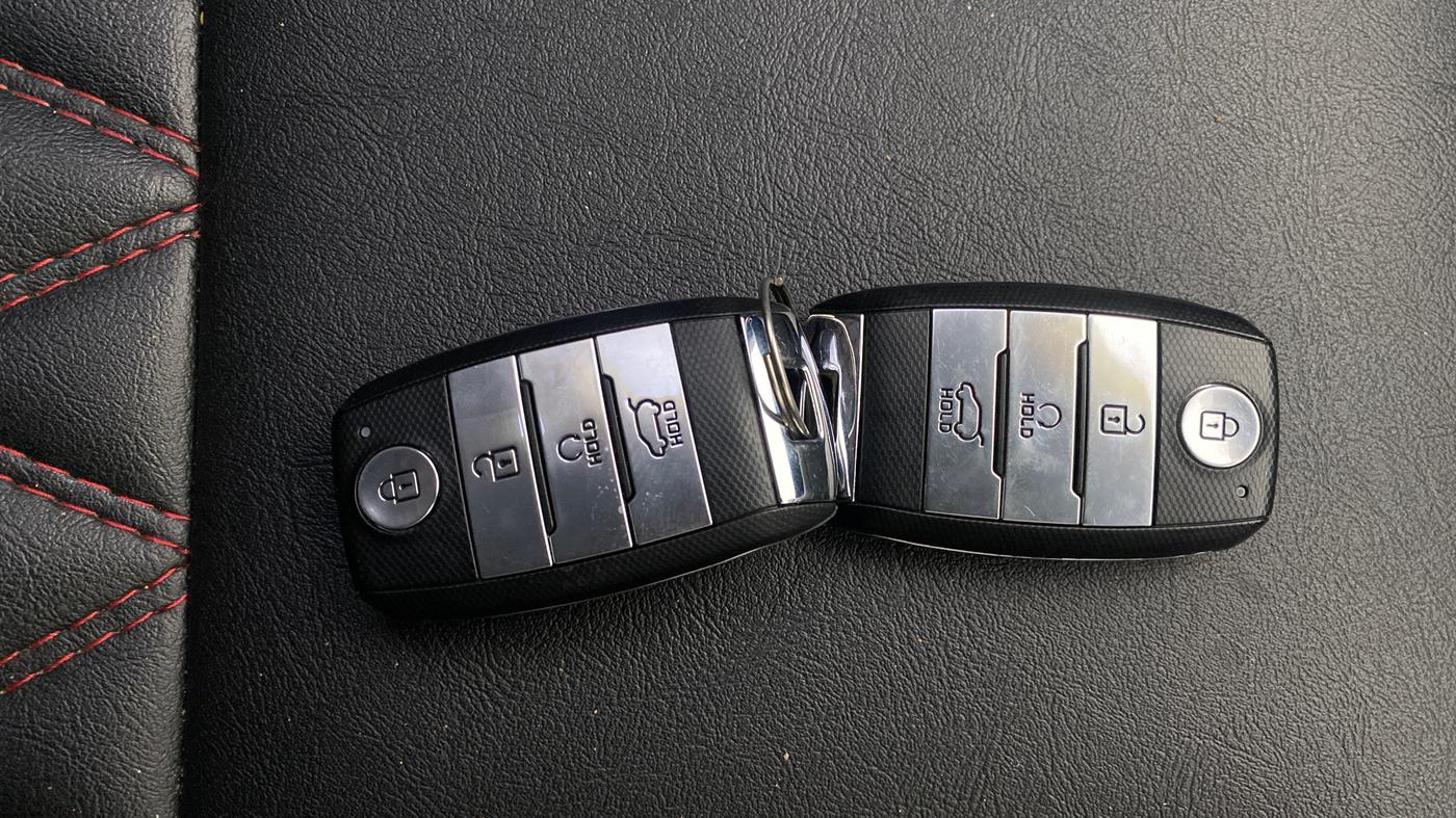 2023 KIA SONET HTX 1.5 AT, Diesel, Automatic, 43,708 km, Key Close Up