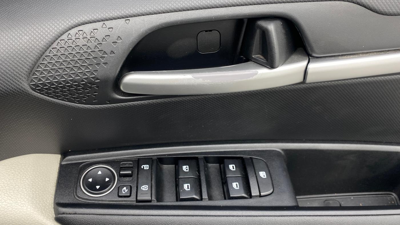 2023 KIA SONET HTX 1.5 AT, Diesel, Automatic, 43,708 km, Driver Side Door Panels Control