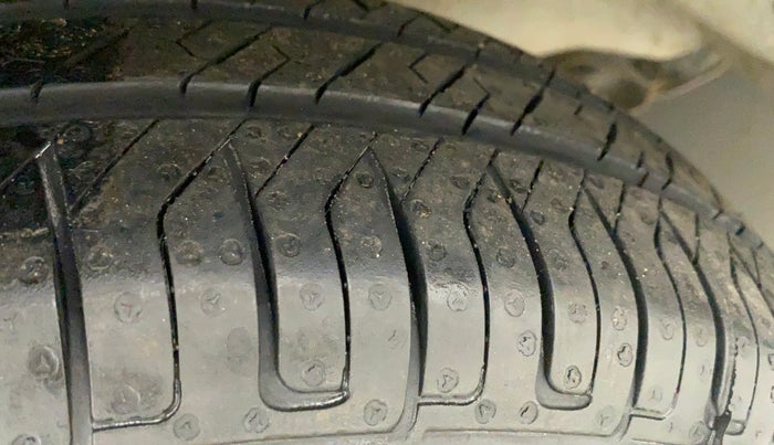 2014 Datsun Go T, Petrol, Manual, 43,171 km, Left Front Tyre Tread