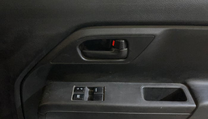 2019 Maruti New Wagon-R LXI 1.0, Petrol, Manual, 38,664 km, Driver Side Door Panels Control