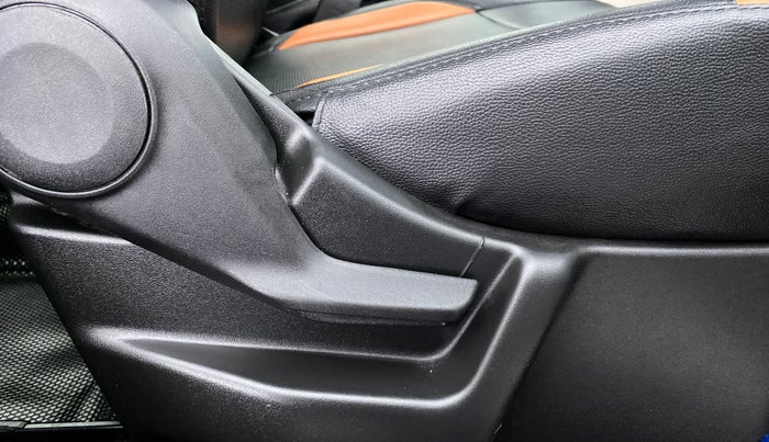 2021 Maruti New Wagon-R VXI 1.0, Petrol, Manual, 5,560 km, Driver Side Adjustment Panel