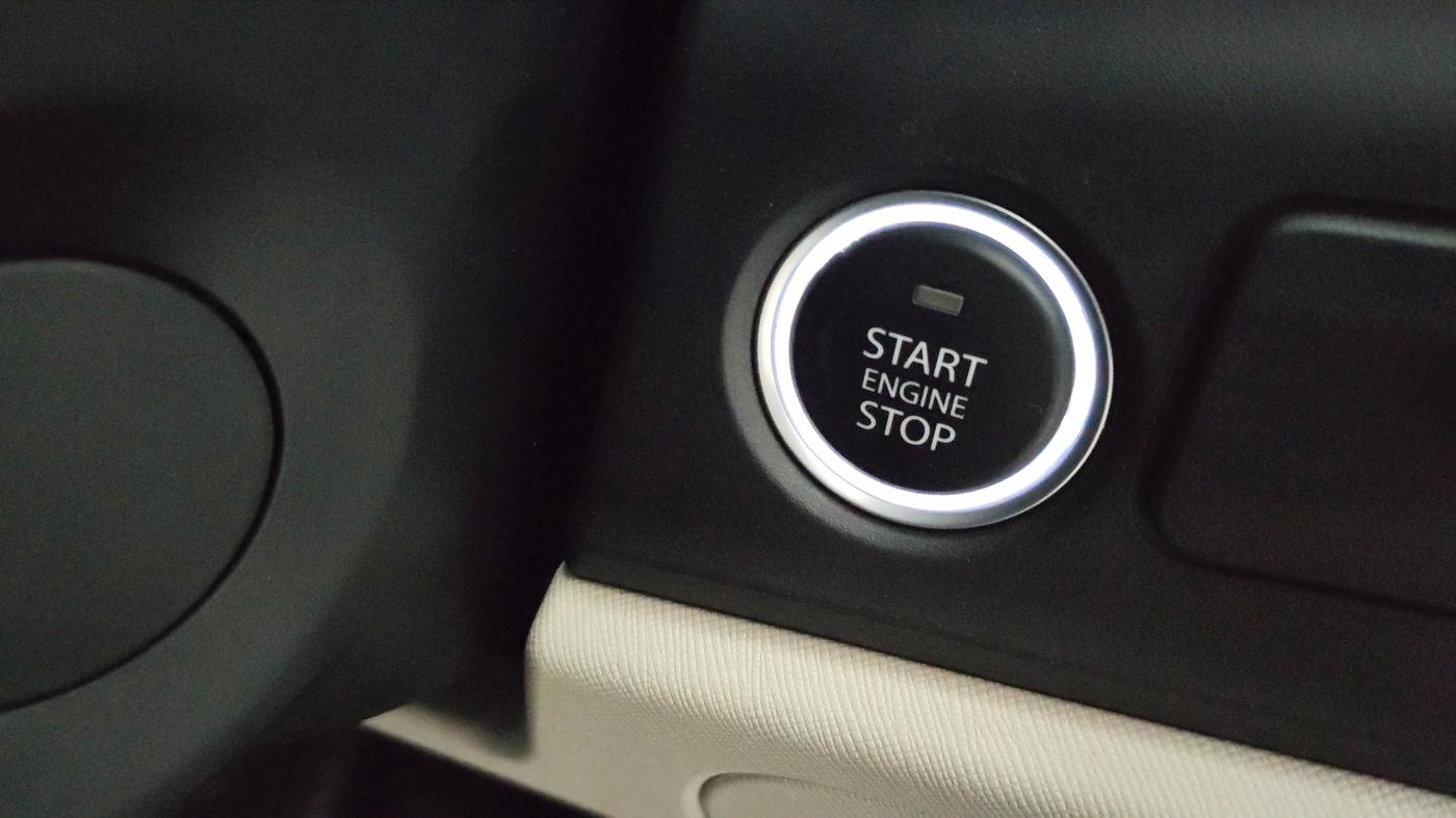 2025 Tata ALTROZ Accomplished S Petrol 5 MT, CNG, Manual, 9,049 km, Keyless Start/ Stop Button