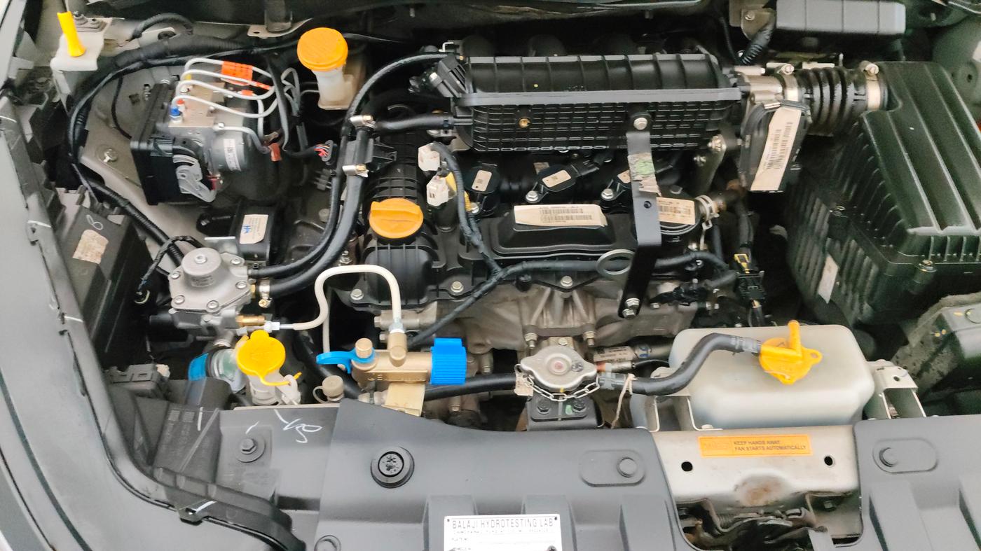 2025 Tata ALTROZ Accomplished S Petrol 5 MT, CNG, Manual, 9,049 km, Engine View - Right