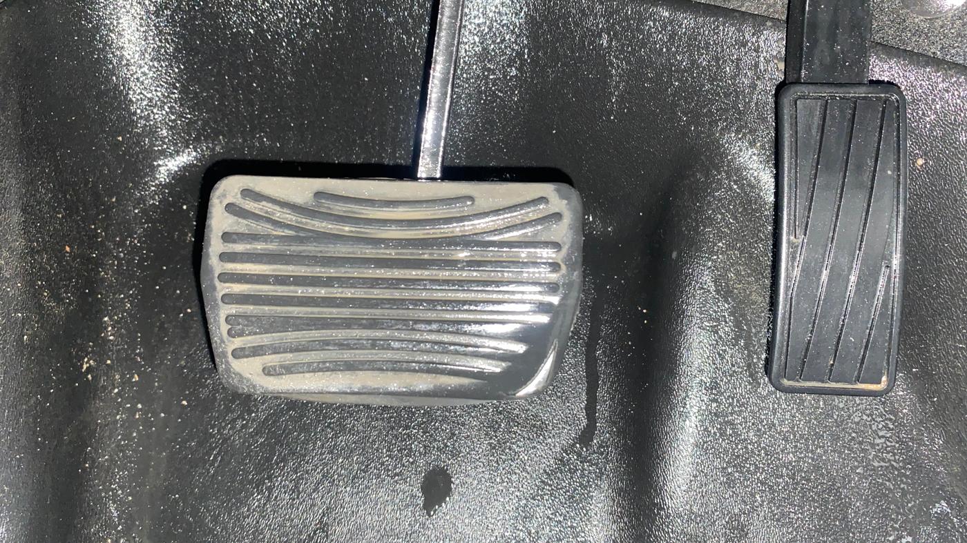 2021 Mahindra XUV700 AX 7 LUXURY P AT 7 STR, Petrol, Automatic, 53,089 km, Pedals