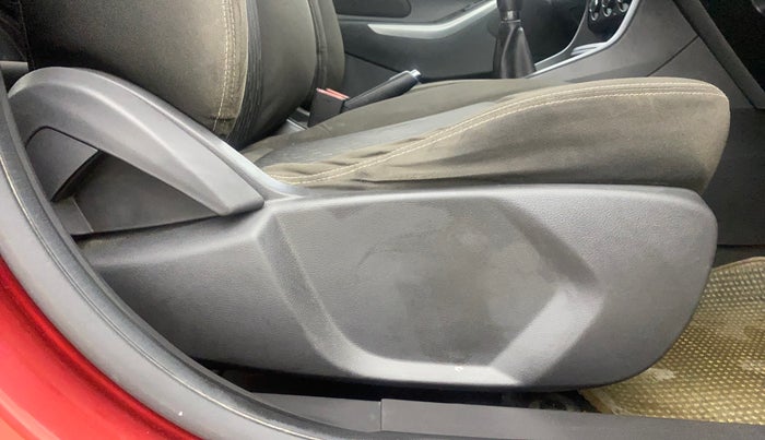 2016 Ford New Figo TREND 1.2 PETROL, Petrol, Manual, 52,813 km, Driver Side Adjustment Panel