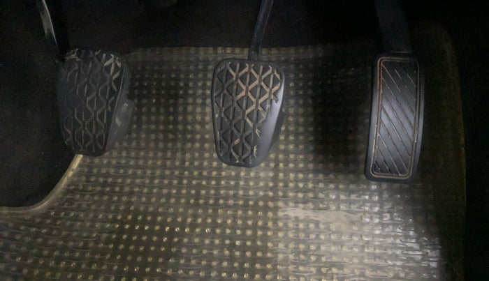 2016 Ford New Figo TREND 1.2 PETROL, Petrol, Manual, 52,813 km, Pedals