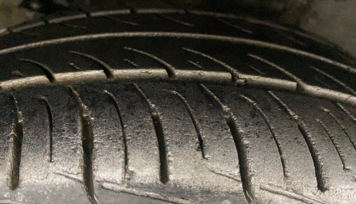 2015 Hyundai Grand i10 ASTA AT 1.2 KAPPA VTVT, Petrol, Automatic, 99,118 km, Right Rear Tyre Tread