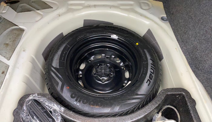 2014 Skoda Rapid ELEGANCE 1.6 MPI AT, Petrol, Automatic, 62,543 km, Spare Tyre