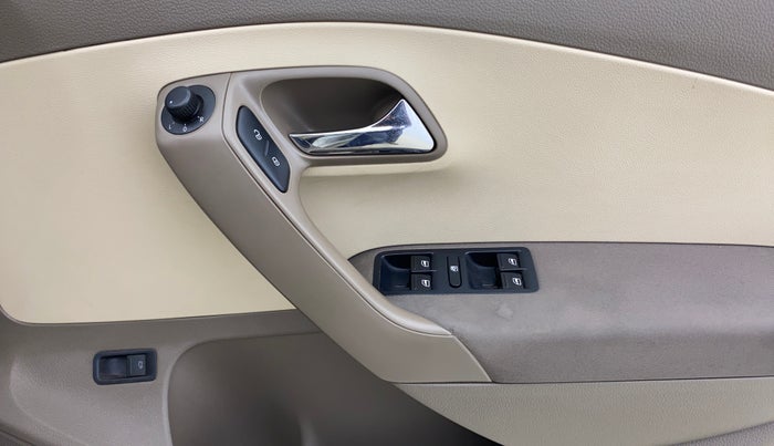 2014 Skoda Rapid ELEGANCE 1.6 MPI AT, Petrol, Automatic, 62,543 km, Driver Side Door Panels Control