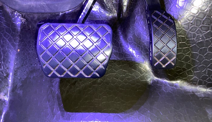 2014 Skoda Rapid ELEGANCE 1.6 MPI AT, Petrol, Automatic, 62,543 km, Pedals