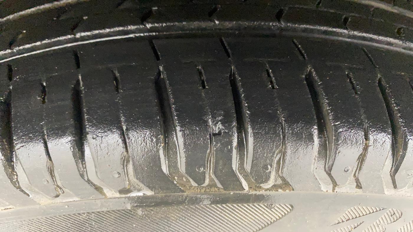 2021 Maruti Ertiga ZXI SHVS, Petrol, Manual, 32,836 km, Left Front Tyre Tread