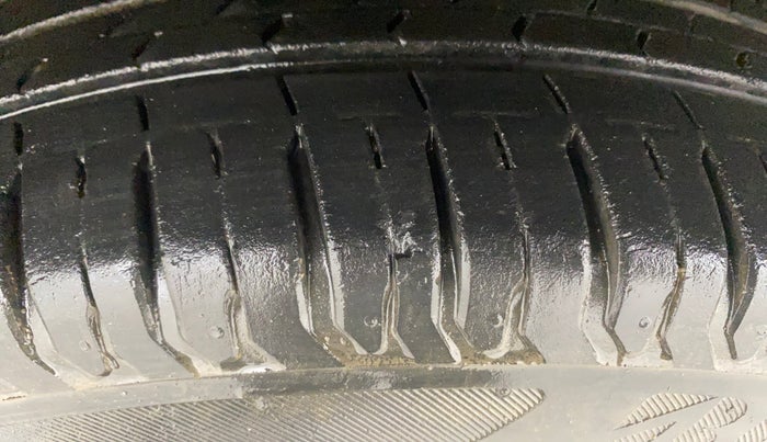 2021 Maruti Ertiga ZXI SHVS, Petrol, Manual, 32,836 km, Left Front Tyre Tread