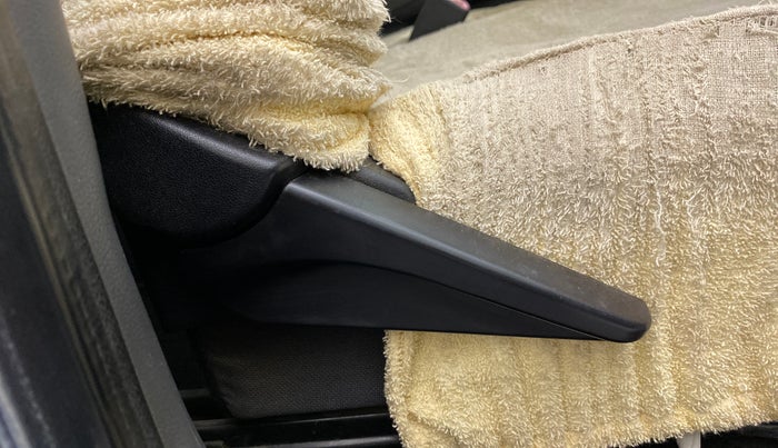 2012 Toyota Etios G, CNG, Manual, 93,524 km, Driver Side Adjustment Panel