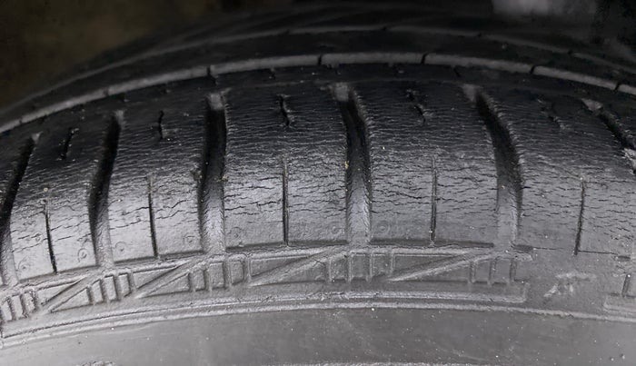 2012 Toyota Etios G, CNG, Manual, 93,524 km, Right Front Tyre Tread