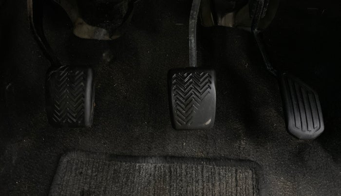 2012 Toyota Etios G, CNG, Manual, 93,524 km, Pedals