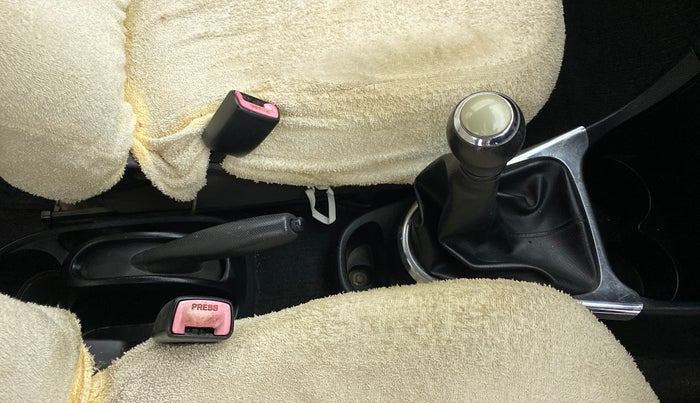 2012 Toyota Etios G, CNG, Manual, 93,524 km, Gear Lever