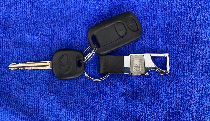 2012 Toyota Etios G, CNG, Manual, 93,524 km, Key Close Up