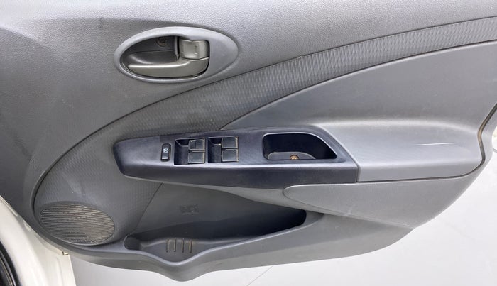 2012 Toyota Etios G, CNG, Manual, 93,524 km, Driver Side Door Panels Control