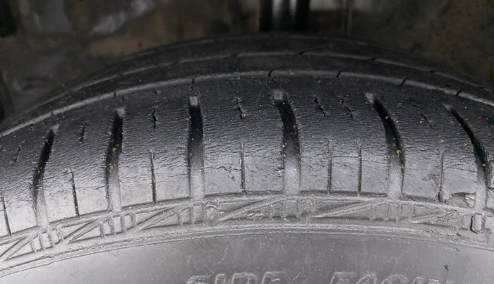 2012 Toyota Etios G, CNG, Manual, 93,524 km, Left Front Tyre Tread