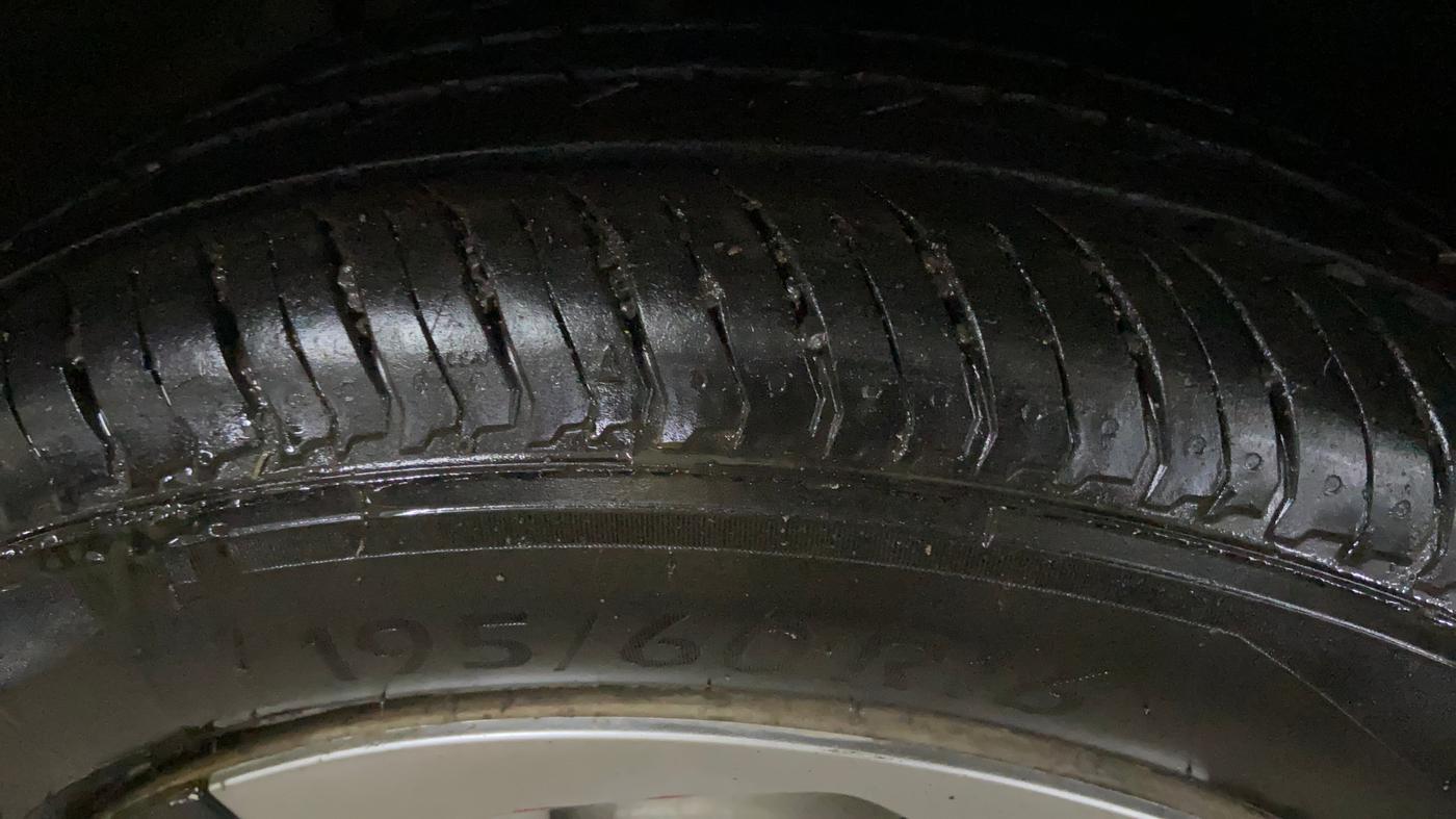 2021 Nissan MAGNITE XE, Petrol, Manual, 68,390 km, Right Rear Tyre Tread