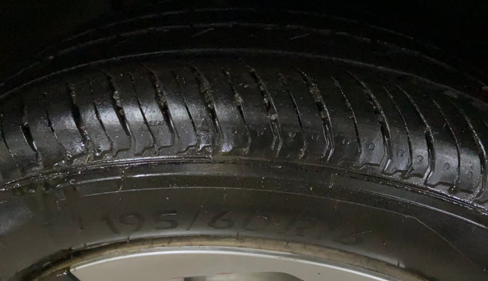 2021 Nissan MAGNITE XE, Petrol, Manual, 68,337 km, Right Rear Tyre Tread