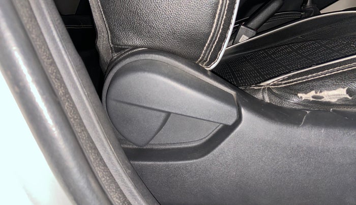 2021 Nissan MAGNITE XE, Petrol, Manual, 68,337 km, Driver Side Adjustment Panel