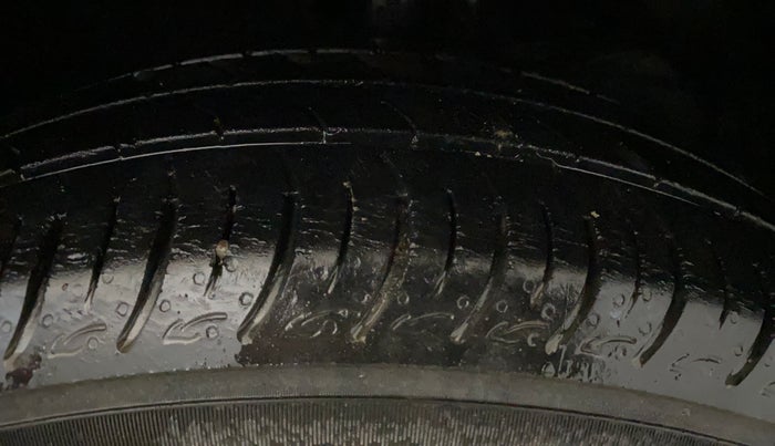 2021 Maruti Baleno DELTA PETROL 1.2, Petrol, Manual, 38,859 km, Right Front Tyre Tread