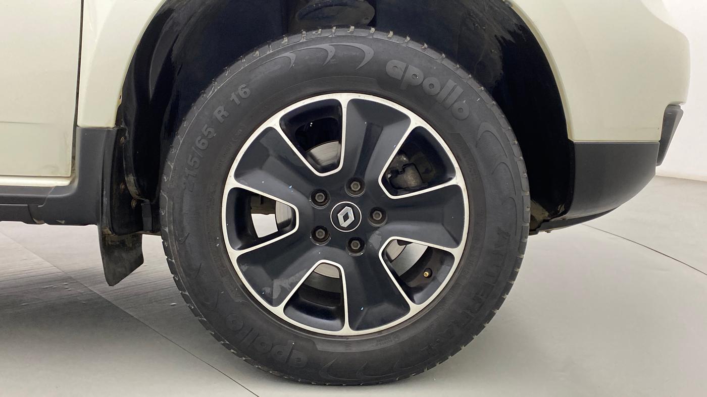 2018 Renault Duster RXS CVT 106 PS, Petrol, Automatic, 40,128 km, Right Front Wheel