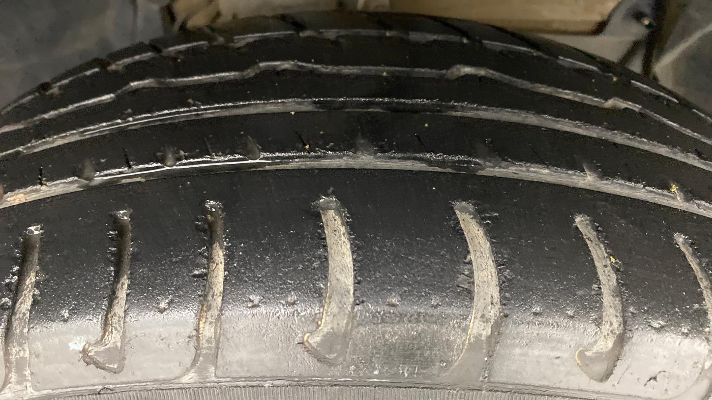 2018 Renault Duster RXS CVT 106 PS, Petrol, Automatic, 40,128 km, Right Front Tyre Tread