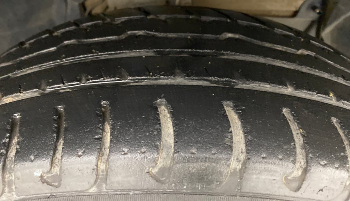 2018 Renault Duster RXS CVT 106 PS, Petrol, Automatic, 40,128 km, Right Front Tyre Tread