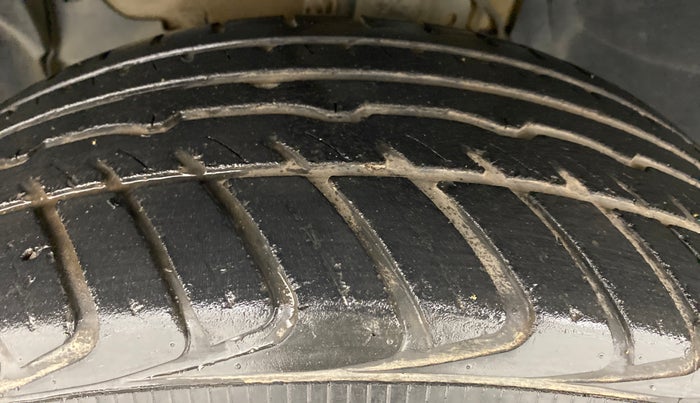 2018 Renault Duster RXS CVT 106 PS, Petrol, Automatic, 40,128 km, Left Front Tyre Tread