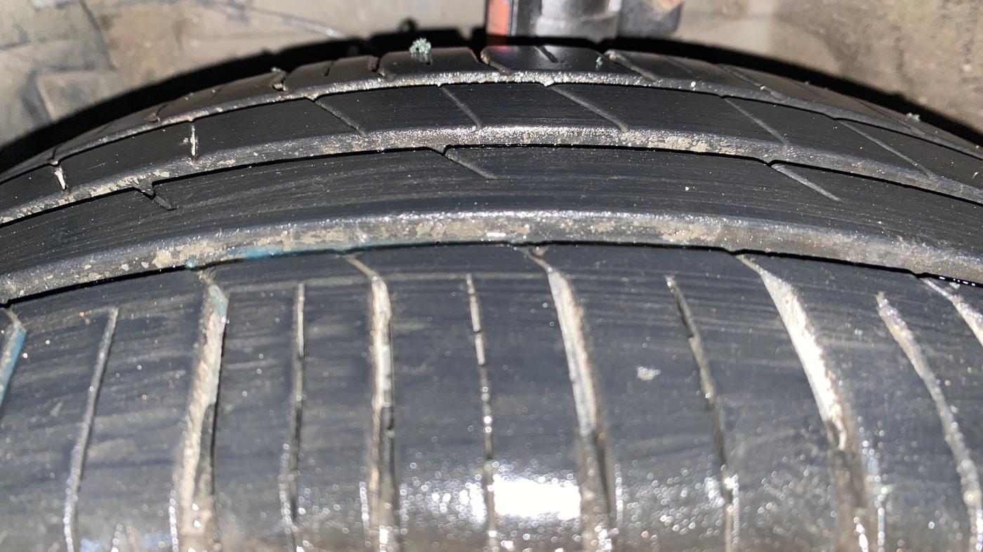 2018 Maruti Ciaz ZETA 1.4  AT PETROL, Petrol, Automatic, 94,510 km, Left Front Tyre Tread