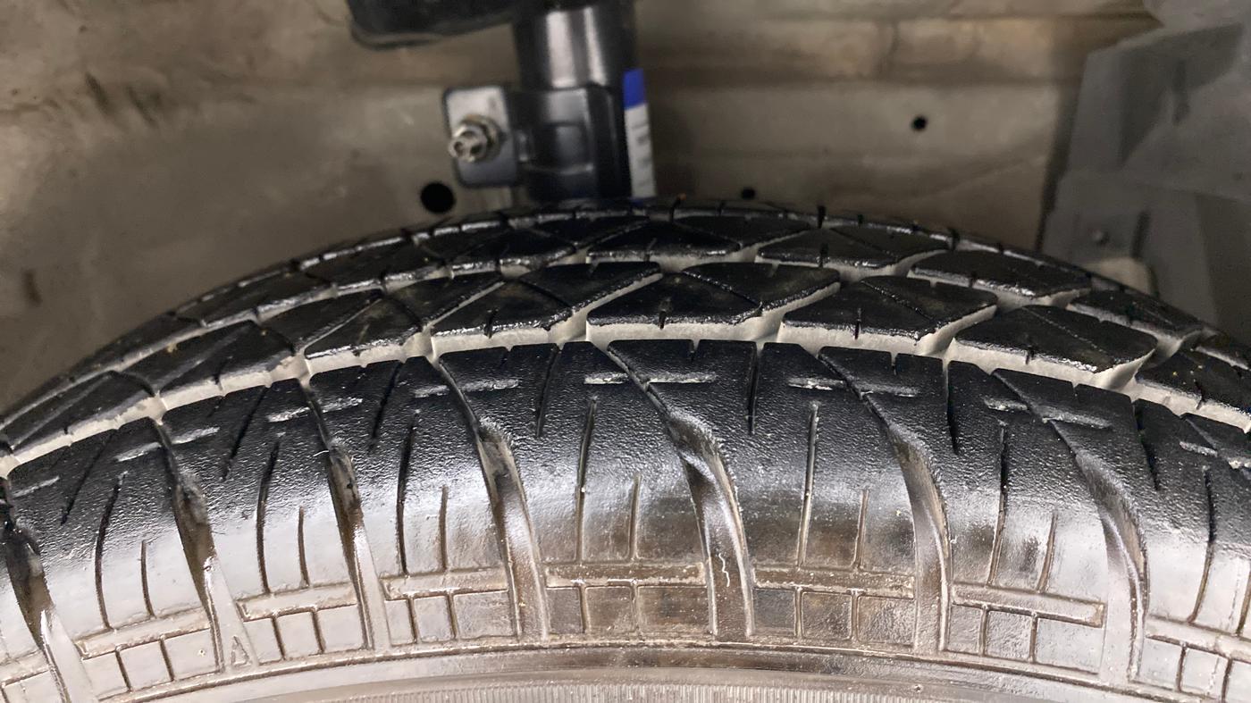 2012 Maruti Swift VXI, Petrol, Manual, 39,044 km, Right Front Tyre Tread