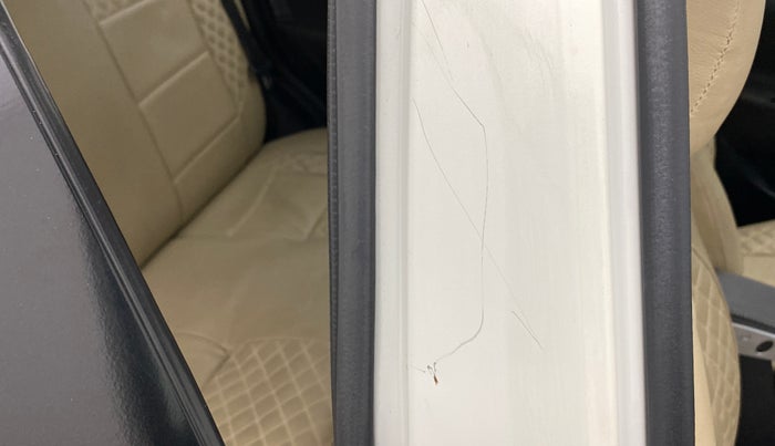 2012 Maruti Swift VXI, Petrol, Manual, 39,044 km, Right B pillar - Minor scratches