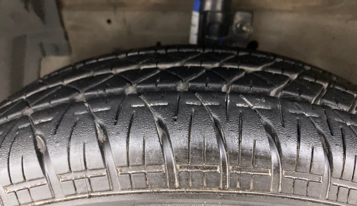2012 Maruti Swift VXI, Petrol, Manual, 39,044 km, Left Front Tyre Tread