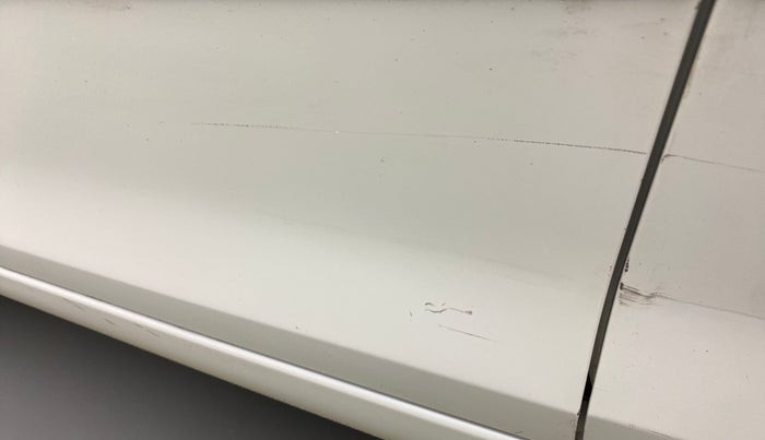 2012 Maruti Swift VXI, Petrol, Manual, 39,044 km, Front passenger door - Minor scratches
