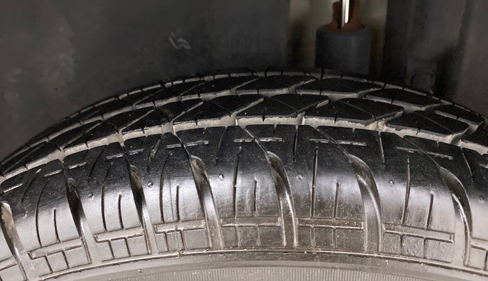 2012 Maruti Swift VXI, Petrol, Manual, 39,044 km, Left Rear Tyre Tread