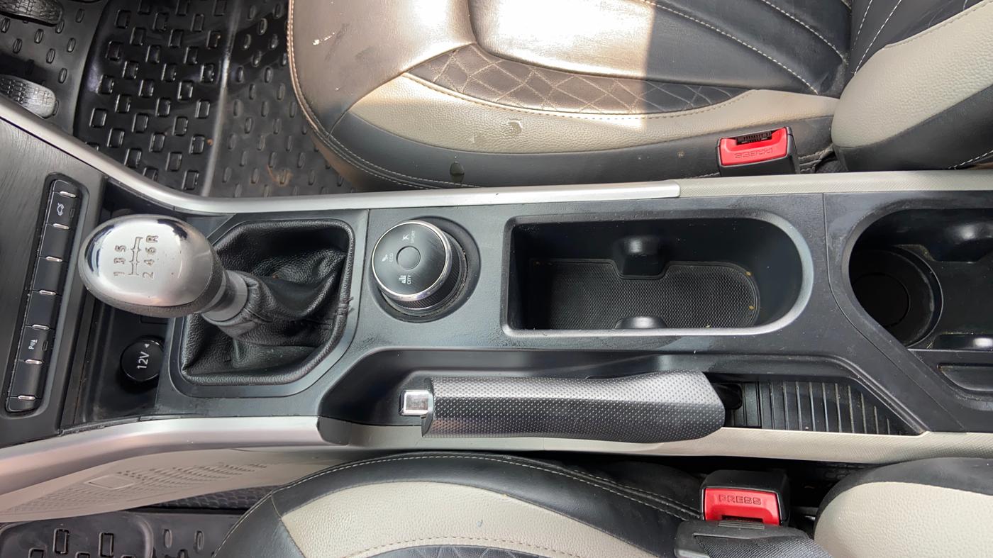 2018 Tata NEXON XM PETROL, Petrol, Manual, 1,47,494 km, Gear Lever